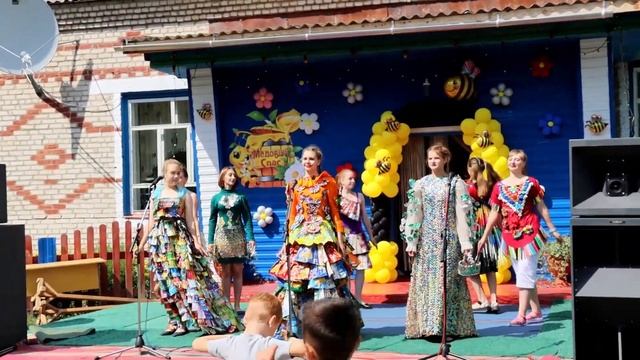 Команда из Брусенцева выступает на празднике "Медовый спас" в селе Вяткино. ВИДЕО