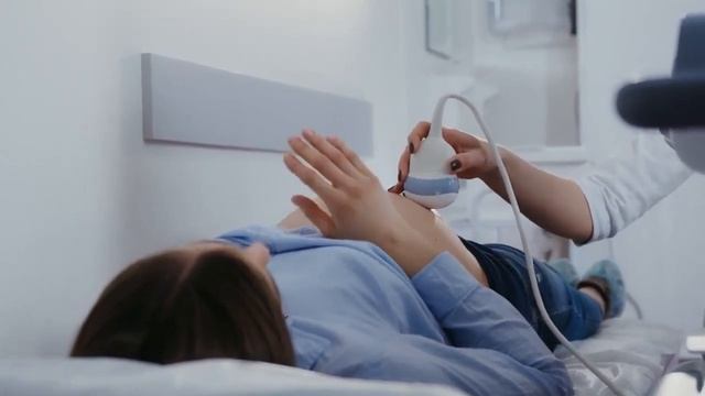 ЧТО УСЛОЖНЯЕТ РОДЫ | Каким женщинам труднее рожать ребенка и с чем это связано