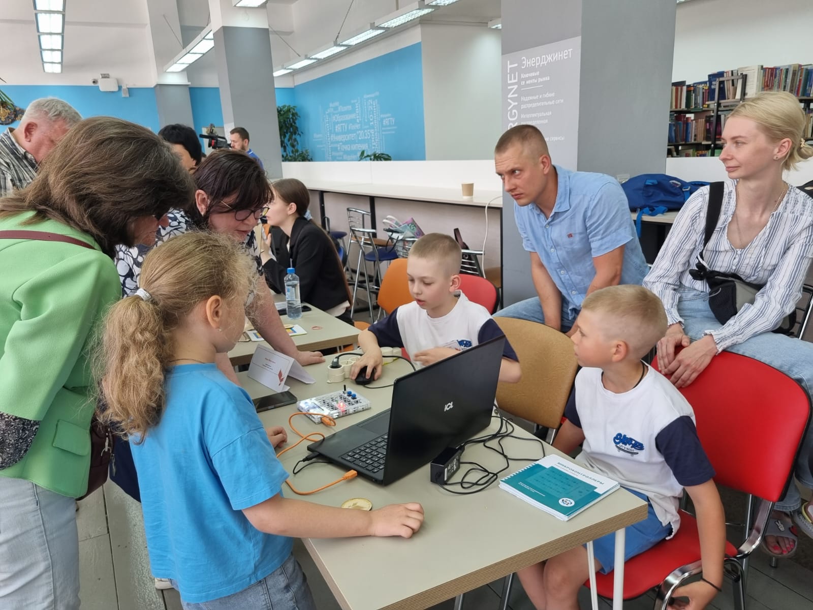 Ярославские школьники представили свои работы на Ярмарке проектов «Точка роста – старт к открытиям»