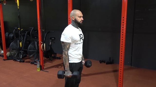 Чуково бицепсово сгъване с дъмбели / Dumbbell hammer curl