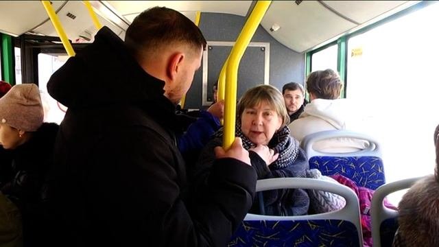 В Курских автобусах, сориентироваться в новых правилах оплаты проезда помогут волонтеры