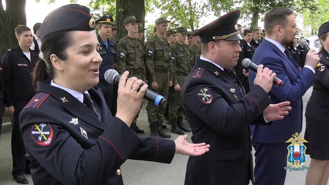 Полицейские приняли участие в персональном параде Победы ветерана ВОВ Юрия Бородиенко