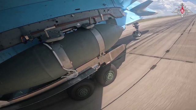 Боевой вылет истребителя-бомбардировщика Су-34 и сброс 4-х планирующих авиабомб ФАБ-500 с УМПК.
