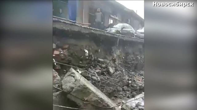 Новосибирск-Ураган в Новосибирске сегодня шторм срывает крыши с домов