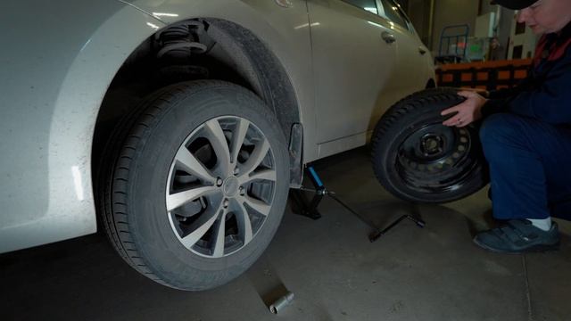 Как самому поменять колеса