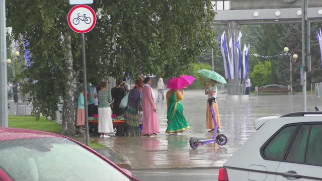 харинама в Тюмени -   идут дожди .