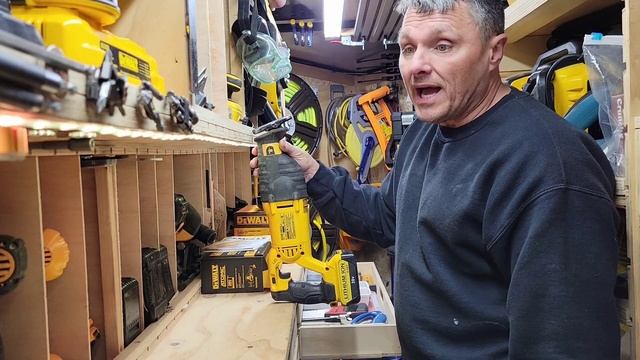 DCS369 Reciprocating Sawsall - 20V DeWalt unboxing