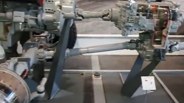 How a truck 6x6 wheel drive works? - Munich: Deutsches Museum