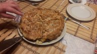 На ужин пирог с мясом и картошкой.Вкусно ....ооооо?