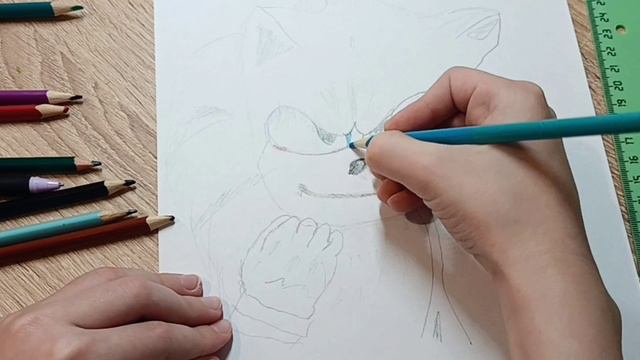 Drawing Sonic with pencils.
