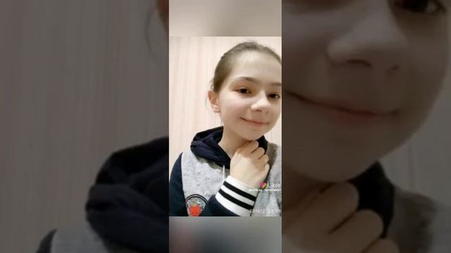 клип из фотографий Девочка с каре