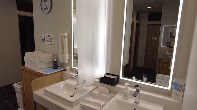 Staying At A Completely Private Capsule Hotel In Kyoto ?? THE POCKET HOTEL???