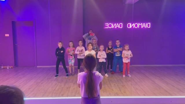Тренировка нового танца на Новый год - Настя