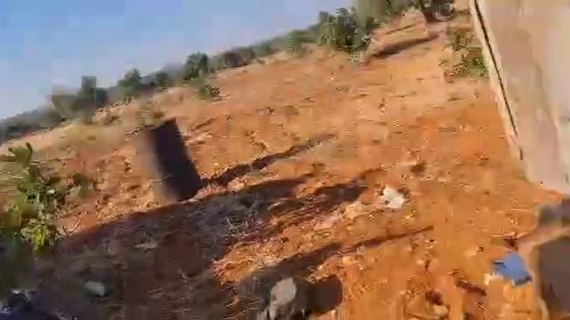 А так выглядит погоня FPV-дрона Сирийской армии за боевикам непосредственно от лица последних.