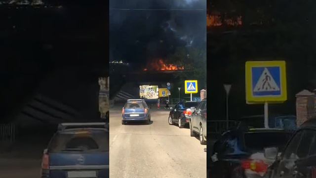 два вагона электрички загорелись на станции «Поварово» в Подмосковье