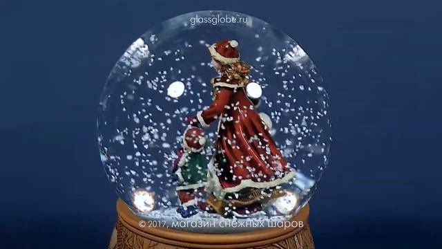 Снежный шар в винтажном стиле С мамой на катке