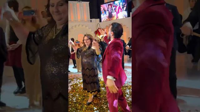 Сын подарил маме «Бриллиантовое кольцо» на свой юбилей 😱 #Маминыглаза #Bəxtavar #Ananıngözləri #