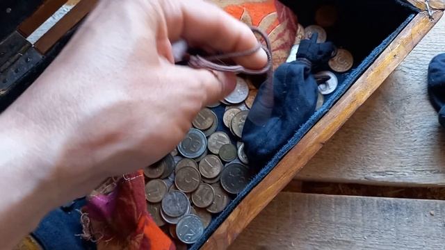 Моя забытая шкатулка со старыми монетами в старом амбаре...