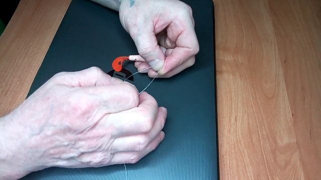 Джиг головку привязать к леске или шнуру узлом рапала.