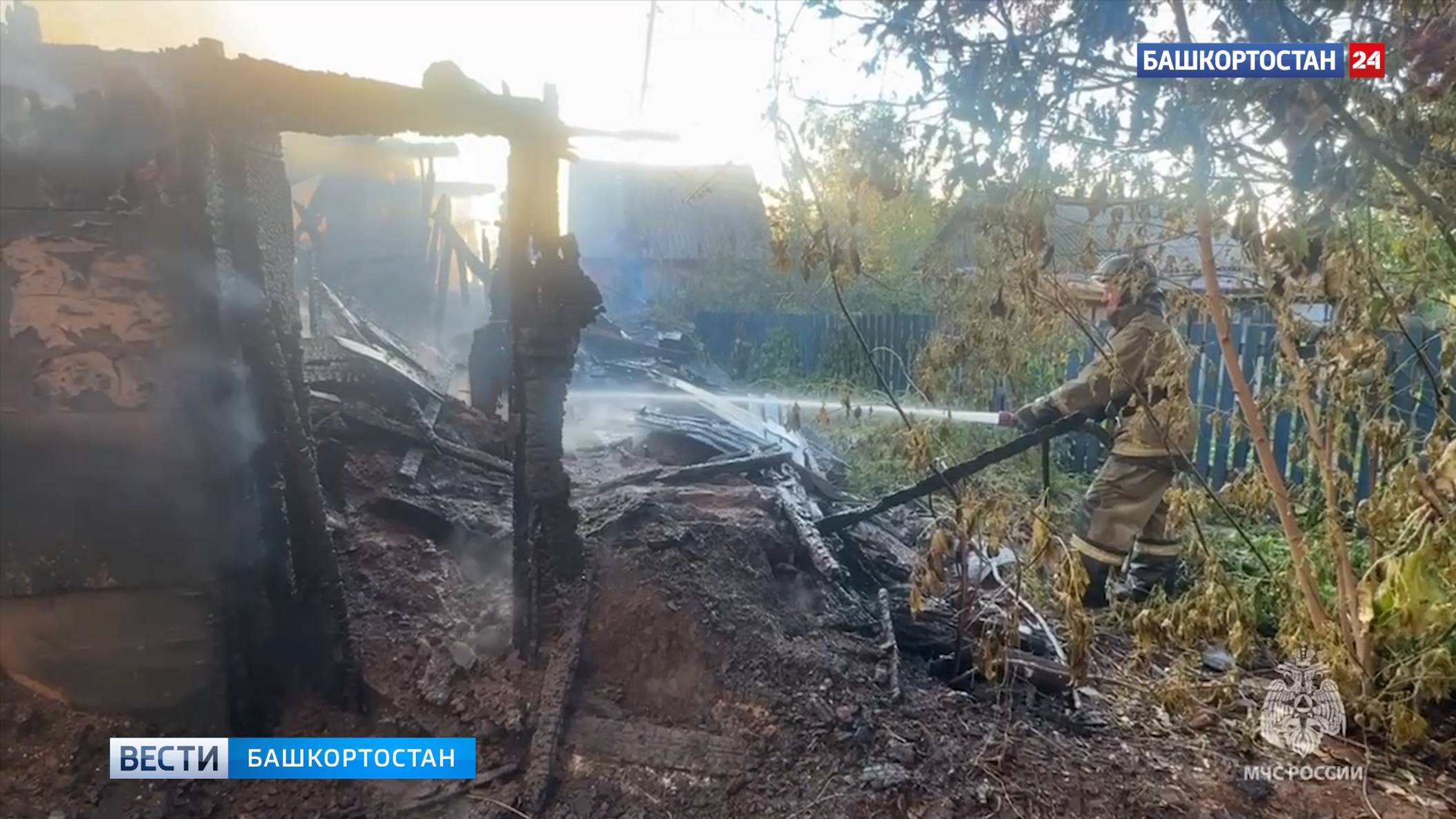 В Уфе дотла сгорел садовый дом: погибла 50-летняя женщина