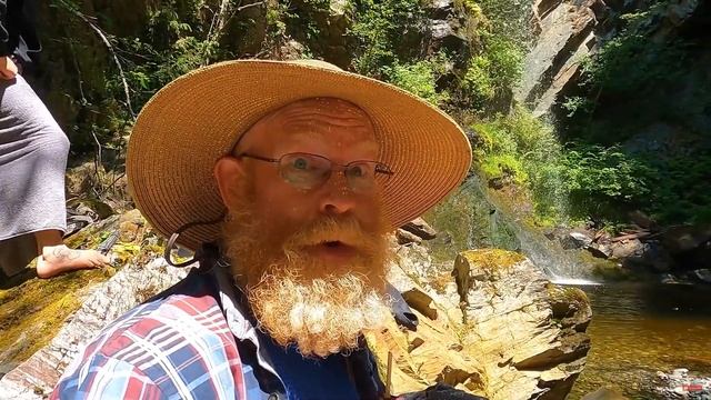 Я нашел *ЗОЛОТО* под этим ВОДОПАДОМ!