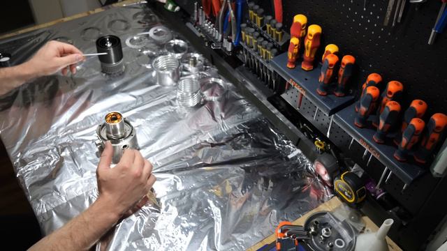 Resurrection of a Pfeiffer HLT 260 Helium Leak Detector – Oil Contaminated Turbo Molecular Pump [VFe