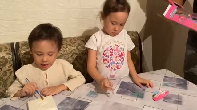 Мирас пен Данеля сыйға алған ойыншықтар ашты😍👍 Мирас и Данеля открывают подаренные игрушки😍👍