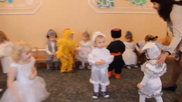 Новый год 2017 в ясельной группе, детсад Ручеек, город Алчевск