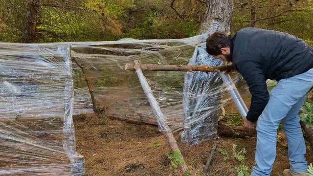 Building a Shelter from the Movie STRETCH A Night in the Nature at an Inexpensive Shelter (ASMR)