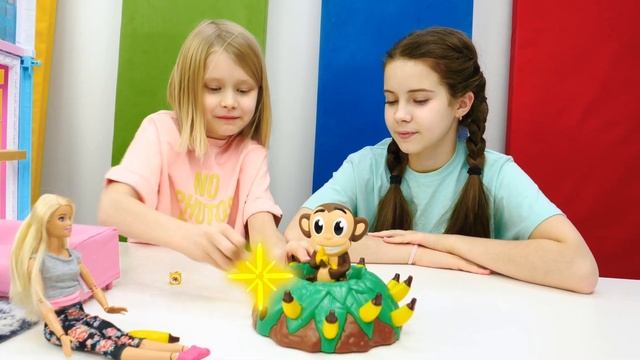 Веселые игры настолки девочкам: Играем в Банановый БУМ! Видео про куклы Барби для девочек