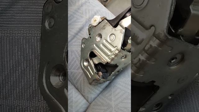 Открывается дверь на ходу Mercedes W124
