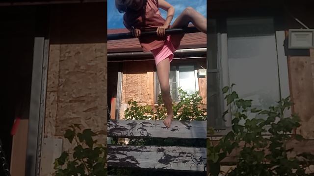 видео про кувырки на качелях 2 часть