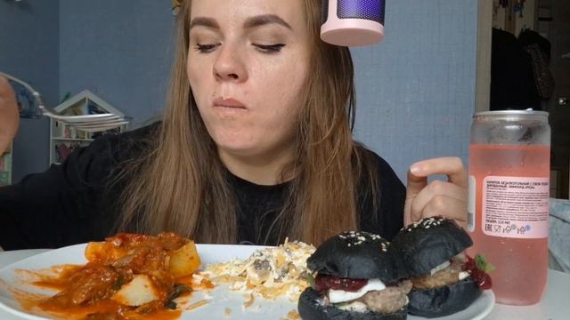 Мини бургеры с брусничным соусом, салат "Царская охота", Оджухари с говядиной