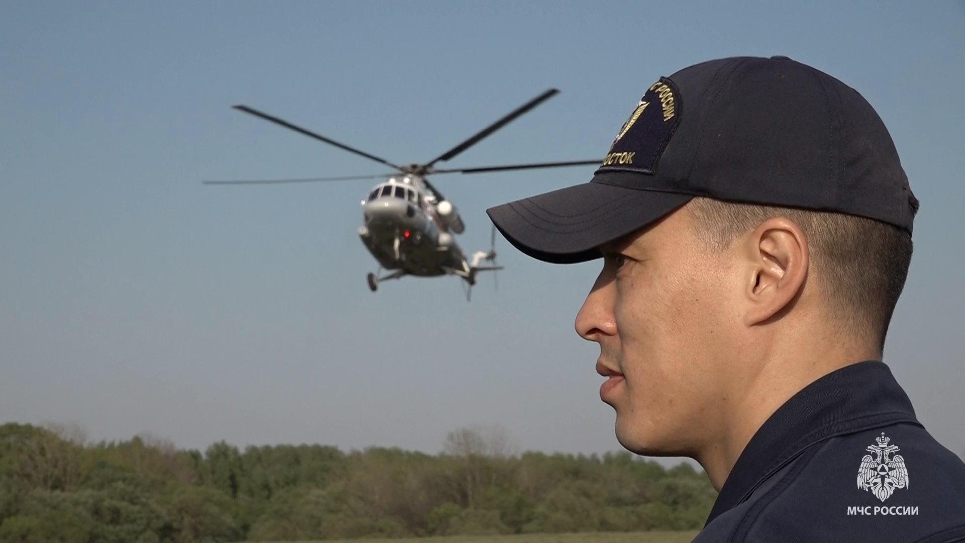 Спасатели и авиаторы МЧС России провели совместную тренировку по поиску и спасению на акватории