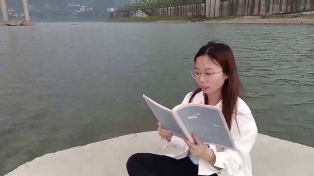Чэнь Мяо (陈淼), магистрантка 1-го курса. Стихотворение «Я помню море пред грозою»