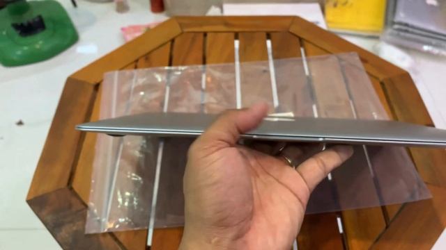 Đã bán Macbook air mỏng dánh. Core i5,ram8gb,ssd 256gb. Giá chỉ 3,8tr. Máy zin 100%sạc zin theo máy