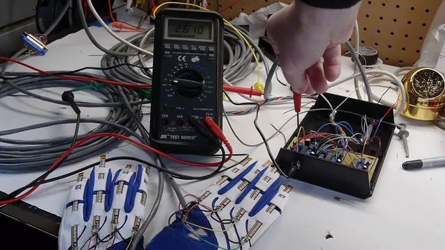DIY flex sensor gloves for possible VR or video game control [xlh4eSMFAIA]