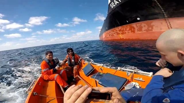 Человек за бортом !!! Спуск спасательной шлюпки !
