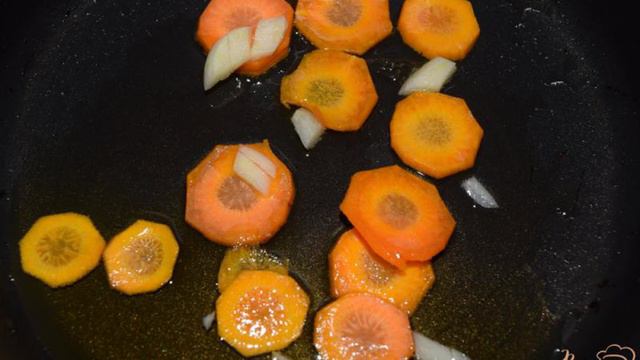 Гарнир из цуккини и моркови и кукурузы