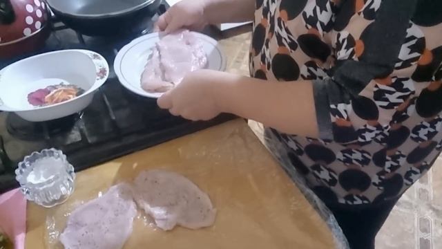Вкуснейший шницель из куриной грудки, а отбивные впрок !