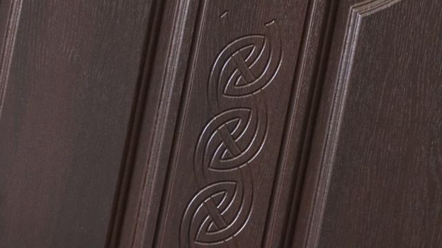 Входные двери ТМ "Патриот". Модель: Готика. Цвет: орех темный.