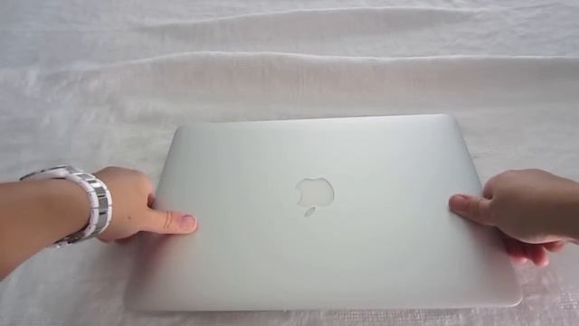 New Apple MacBook Air 13" mid-2011 Unboxing
