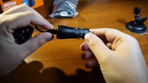 Распаковка видеорегистратора Mio MiVue C330