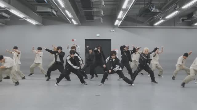 [MIRRORED] Stray Kids 락 樂 LALALALA Dance Practice Video