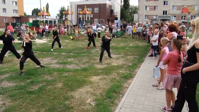 Депутаты горсовета и областной думы организовали праздник в рамках проекта «Дворовый тренер»