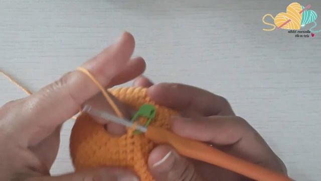 abobrinha halloween em amigurumi