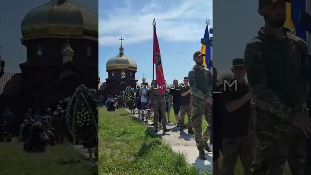 Каждый день кладбища Украины пополняются могилами тех,кто отказался сложить оружие и поднять руки