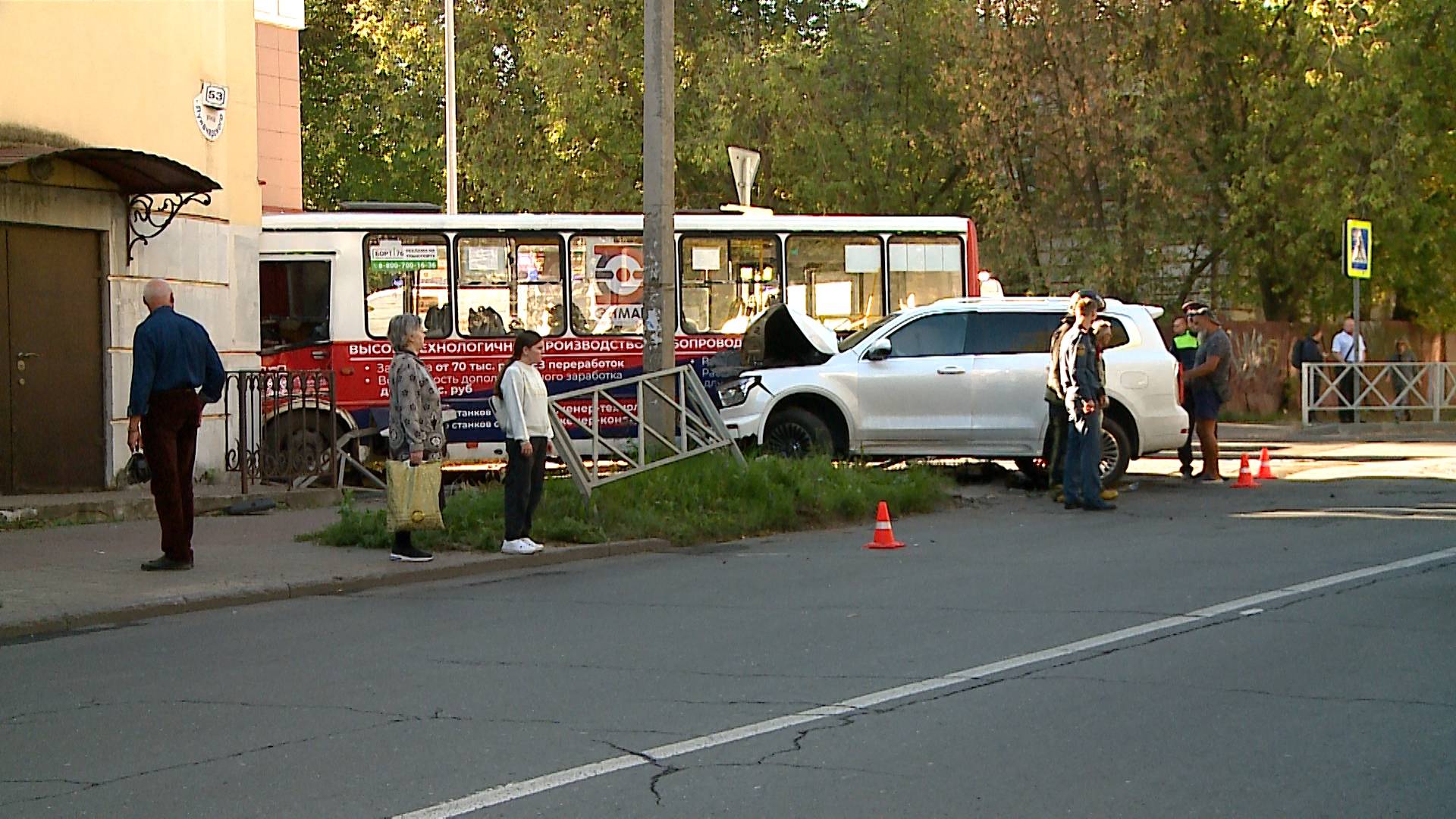 (Рыбинск-40) ДТП НА ПЕРЕКРЁСТКЕ