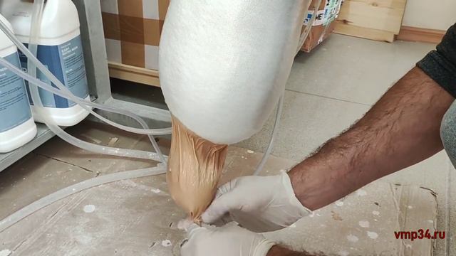 Ламинация приемной гильзы для протеза бедра.