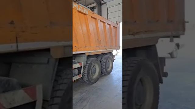 Замена моторного минерального масла Rizoll 15w40 на самосвале SHACMAN  F2000